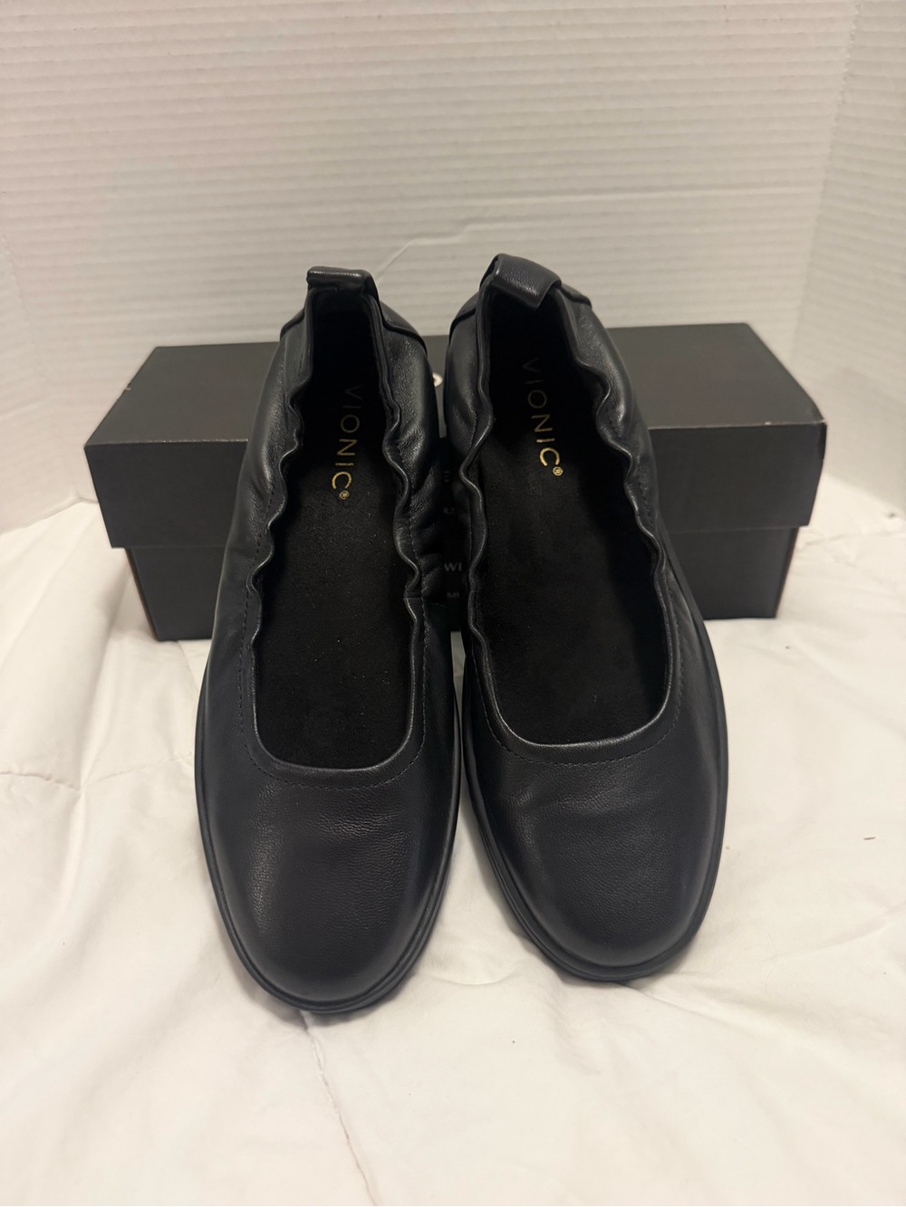 NWT Vionic Women's Black uptown Slip-On Comfort Flats SZ 7